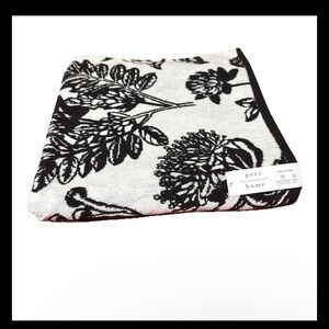 Peri Home Cotton Etched Bot Black White Terry Loops Bath Towel 27x54” NWT